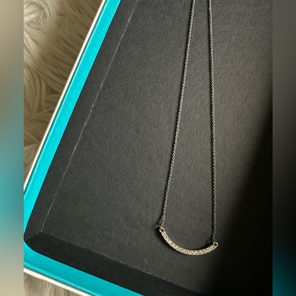 Golden necklace with curved pendant